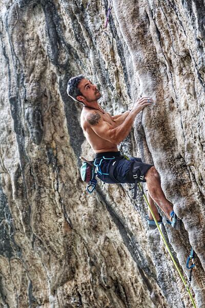 David climbs a route "La Kanabica" 8a+ in Gran Boveda sector